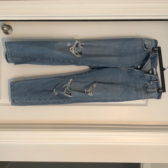 Forever 21 Mom Jeans 🤍 - Picture 5 of 6